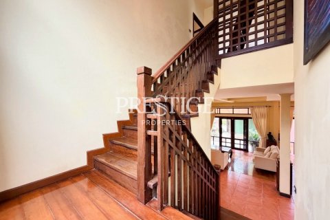 House in Pattaya, Thailand 5 bedrooms № 197877 - photo 10