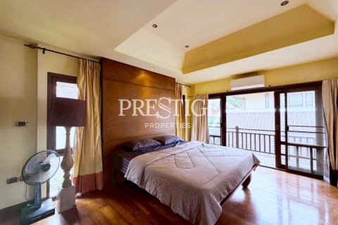 House in Pattaya, Thailand 5 bedrooms № 197877 - photo 11