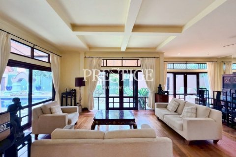 House in Pattaya, Thailand 5 bedrooms № 197877 - photo 4