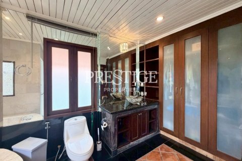 House in Pattaya, Thailand 5 bedrooms № 197877 - photo 18