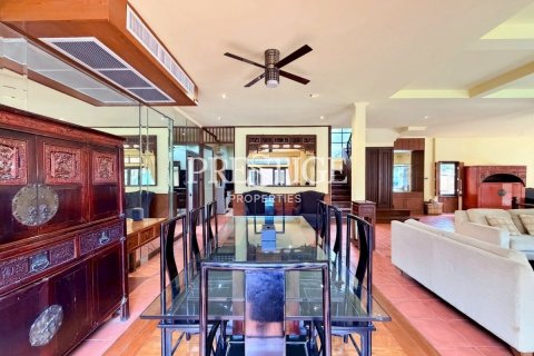 House in Pattaya, Thailand 5 bedrooms № 197877 - photo 7