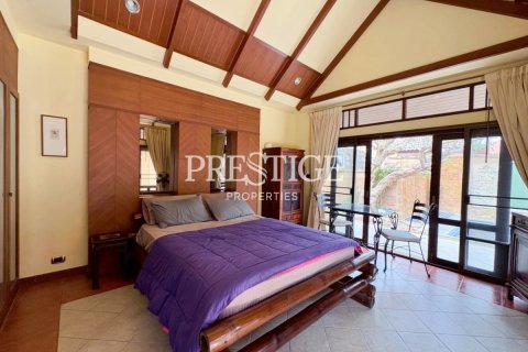 House in Pattaya, Thailand 5 bedrooms № 197877 - photo 22