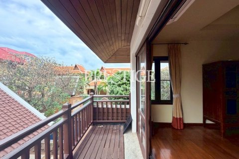 House in Pattaya, Thailand 5 bedrooms № 197877 - photo 12
