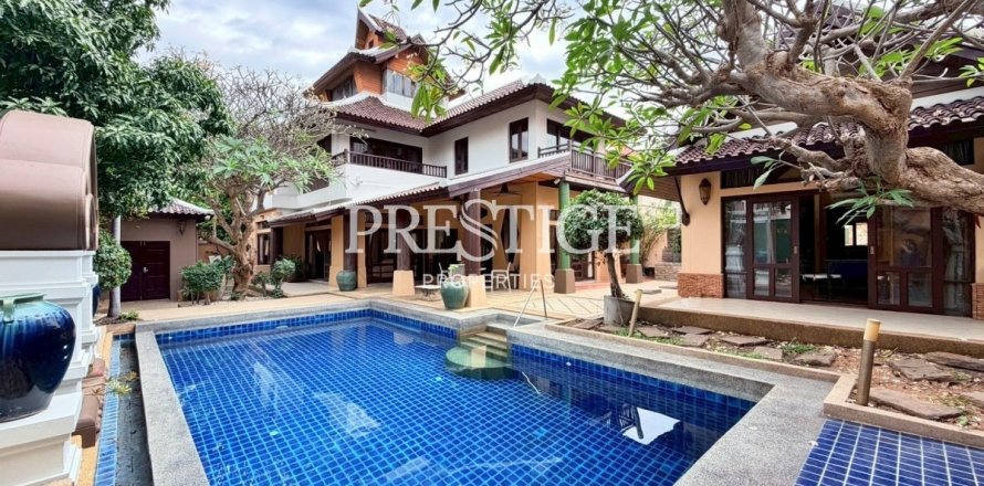 House in Pattaya, Thailand 5 bedrooms № 197877