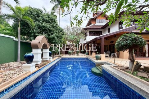 House in Pattaya, Thailand 5 bedrooms № 197877 - photo 26