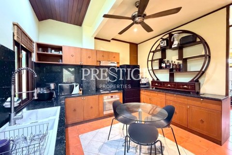 House in Pattaya, Thailand 5 bedrooms № 197877 - photo 9