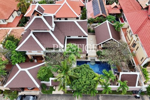 House in Pattaya, Thailand 5 bedrooms № 197877 - photo 30