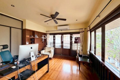 House in Pattaya, Thailand 5 bedrooms № 197877 - photo 20