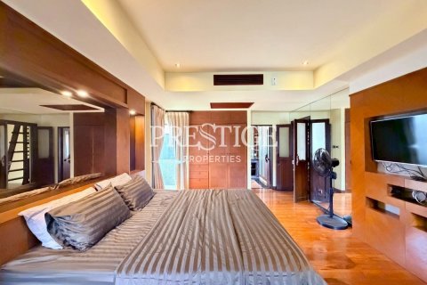 House in Pattaya, Thailand 5 bedrooms № 197877 - photo 15