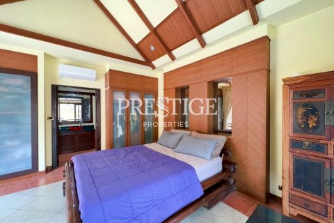 House in Pattaya, Thailand 5 bedrooms № 197877 - photo 21