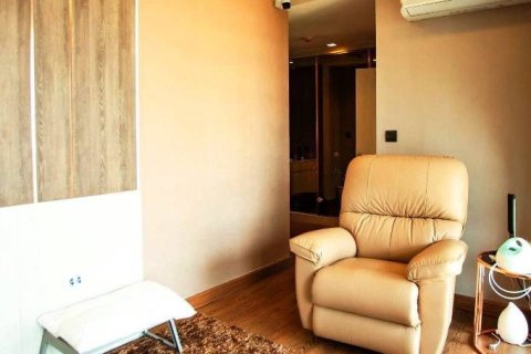 Condo in Phra Khanong, Bangkok, Thailand, 3 bedrooms  № 160825 - photo 8