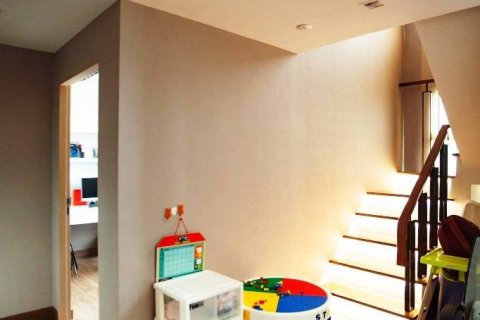 Condo in Phra Khanong, Bangkok, Thailand, 3 bedrooms  № 160825 - photo 9