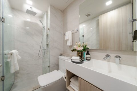 Condo in Watthana, Bangkok, Thailand, 3 bedrooms  № 160823 - photo 16