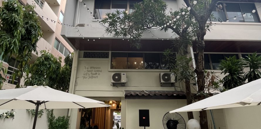 Townhouse in Watthana, Bangkok, Thailand 6 bedrooms № 160821