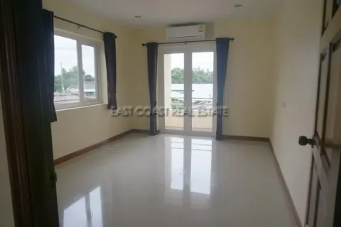 Casa de 4 dormitorios en Pattaya, Tailandia № 212589 - foto 8