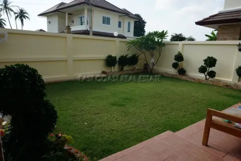 Casa de 4 dormitorios en Pattaya, Tailandia № 212589 - foto 16