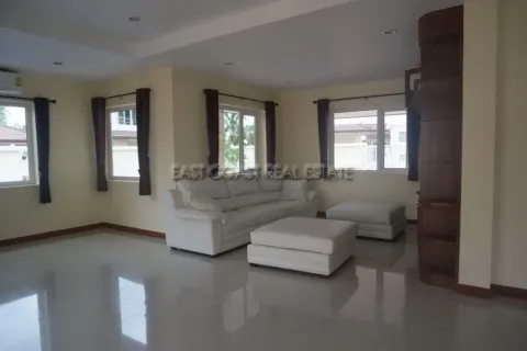 Casa de 4 dormitorios en Pattaya, Tailandia № 212589 - foto 2