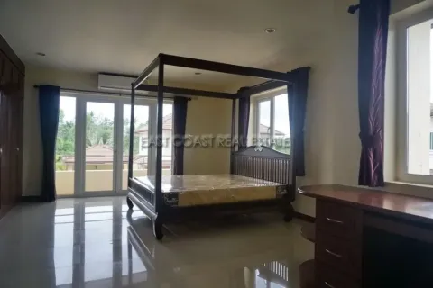 Casa de 4 dormitorios en Pattaya, Tailandia № 212589 - foto 11