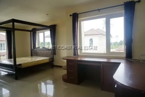 Casa de 4 dormitorios en Pattaya, Tailandia № 212589 - foto 3