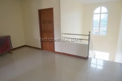 Casa de 4 dormitorios en Pattaya, Tailandia № 212589 - foto 14