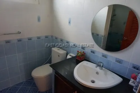 Casa de 4 dormitorios en Pattaya, Tailandia № 212589 - foto 13