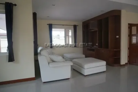 Casa de 4 dormitorios en Pattaya, Tailandia № 212589 - foto 6