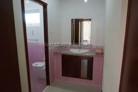 Casa de 4 dormitorios en Pattaya, Tailandia № 212589 - foto 12