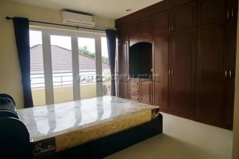 Casa de 4 dormitorios en Pattaya, Tailandia № 212589 - foto 5