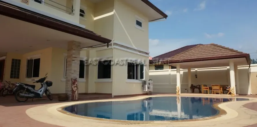 Casa de 4 dormitorios en Pattaya, Tailandia № 212589