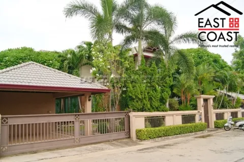 Casa de 4 dormitorios en Pattaya, Tailandia № 212590 - foto 2