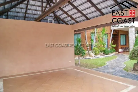 Casa de 4 dormitorios en Pattaya, Tailandia № 212590 - foto 3