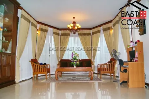 Casa de 4 dormitorios en Pattaya, Tailandia № 212590 - foto 18
