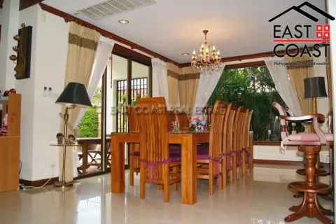 Casa de 4 dormitorios en Pattaya, Tailandia № 212590 - foto 23