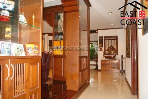 Casa de 4 dormitorios en Pattaya, Tailandia № 212590 - foto 16