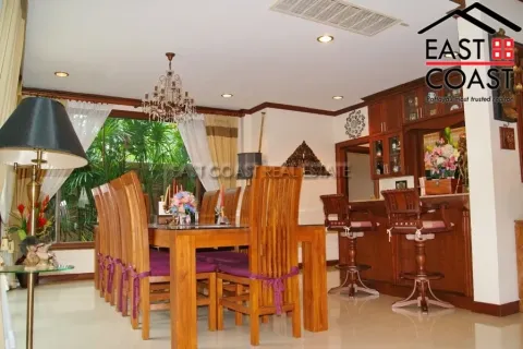 Casa de 4 dormitorios en Pattaya, Tailandia № 212590 - foto 22