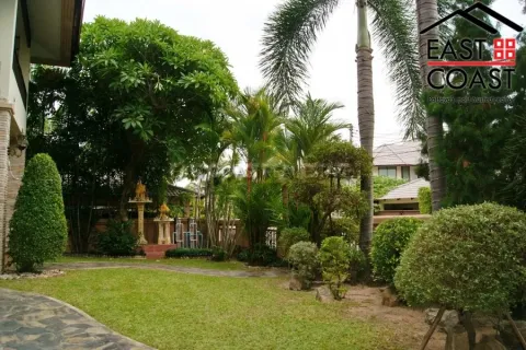 Casa de 4 dormitorios en Pattaya, Tailandia № 212590 - foto 4