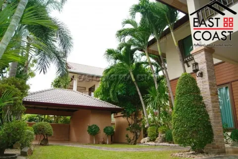 Casa de 4 dormitorios en Pattaya, Tailandia № 212590 - foto 6