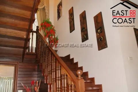 Casa de 4 dormitorios en Pattaya, Tailandia № 212590 - foto 30
