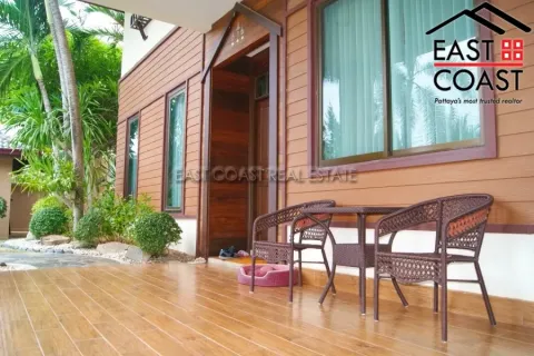 Casa de 4 dormitorios en Pattaya, Tailandia № 212590 - foto 8