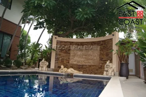 Casa de 4 dormitorios en Pattaya, Tailandia № 212590 - foto 15
