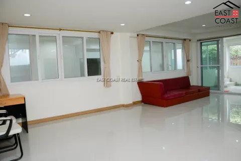 Casa de 6 dormitorios en Pattaya, Tailandia № 212588 - foto 11