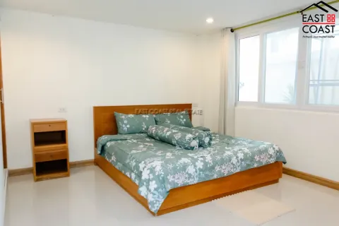 Casa de 6 dormitorios en Pattaya, Tailandia № 212588 - foto 6