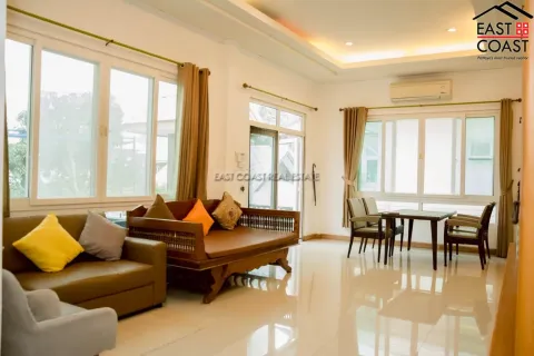 Casa de 6 dormitorios en Pattaya, Tailandia № 212588 - foto 2