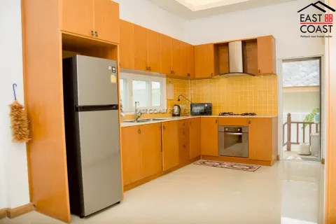 Casa de 6 dormitorios en Pattaya, Tailandia № 212588 - foto 7
