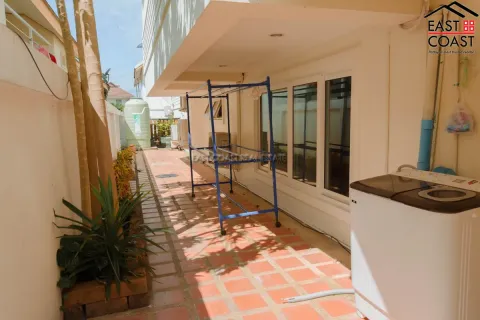 Casa de 6 dormitorios en Pattaya, Tailandia № 212588 - foto 30