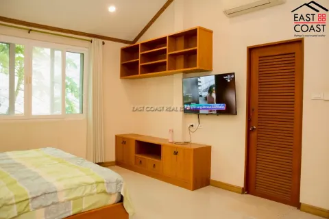 Casa de 6 dormitorios en Pattaya, Tailandia № 212588 - foto 12