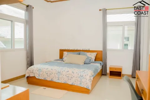 Casa de 6 dormitorios en Pattaya, Tailandia № 212588 - foto 4