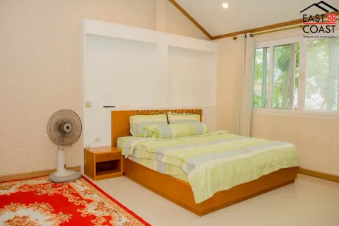 Casa de 6 dormitorios en Pattaya, Tailandia № 212588 - foto 27