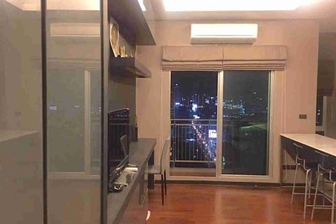 Condo in Bangkok, Thailand, 2 bedrooms  № 183389 - photo 4