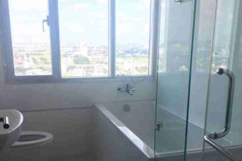 Condo in Bangkok, Thailand, 2 bedrooms  № 183389 - photo 9